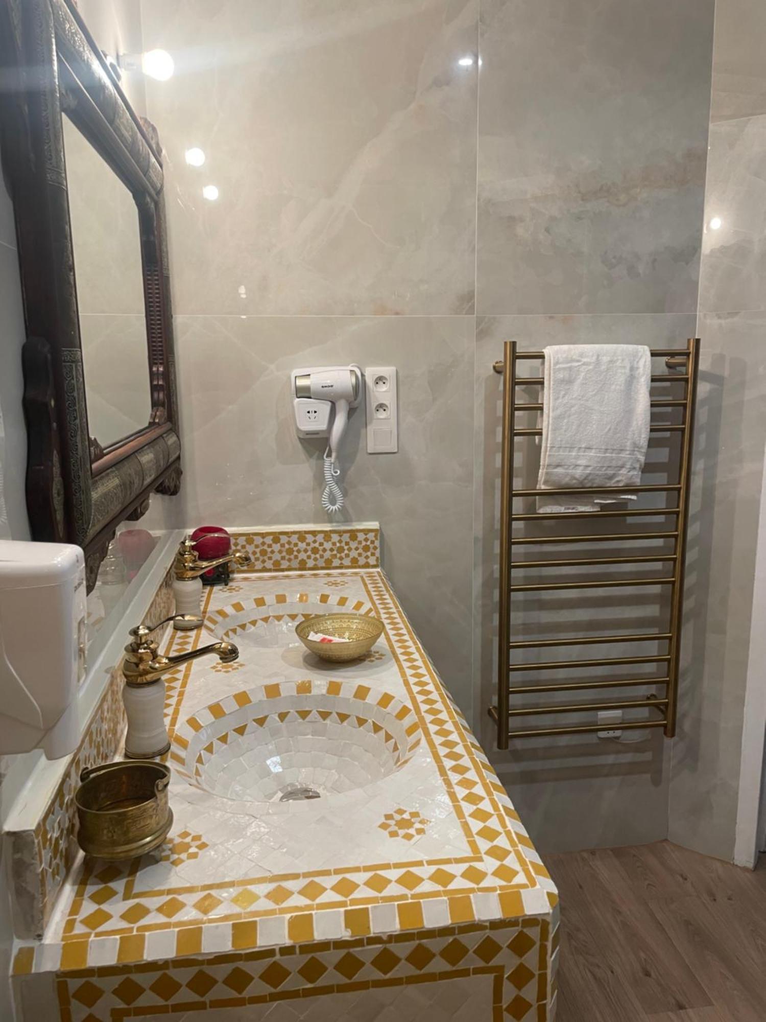 Suite Orientale Maison De L'Eglise Du Couvent Narbonne Bagian luar foto